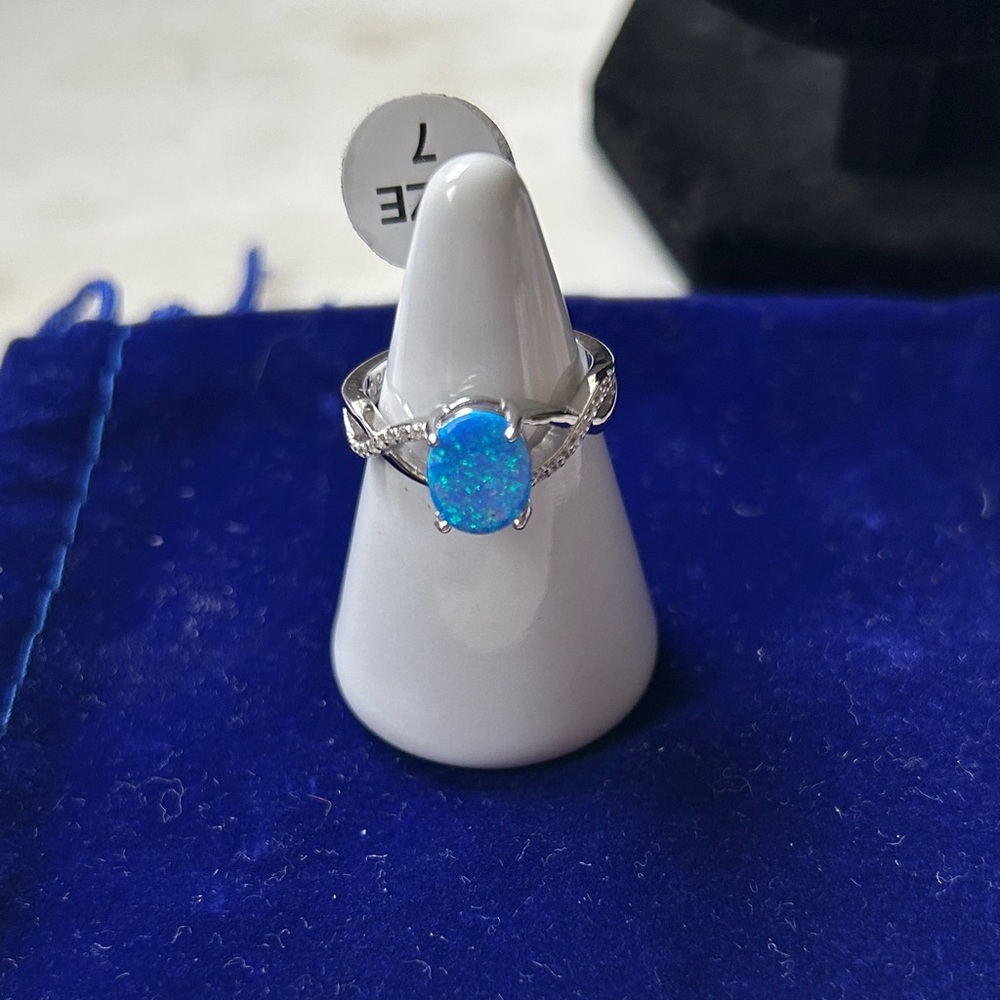 925 Sterling Silver Blue Fire‎ Opal Ring size 7